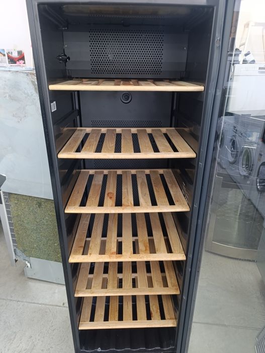 Хладилна витрина за вино Vestfrost