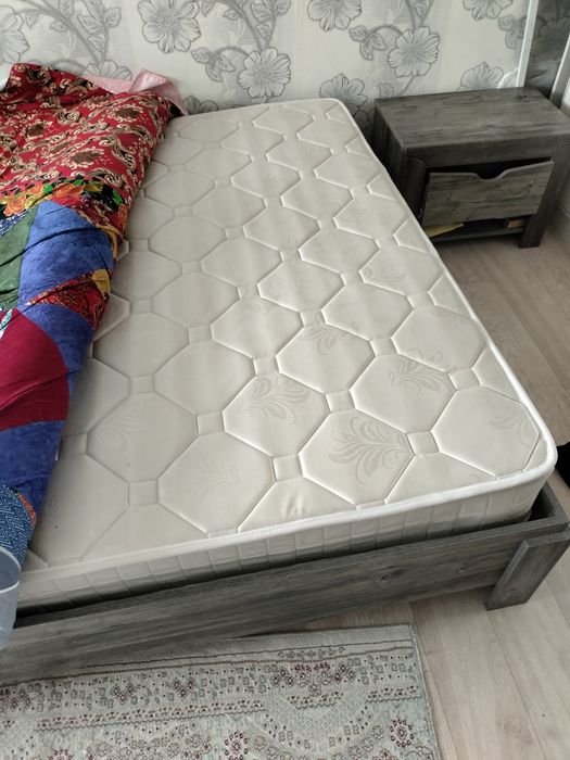 Кровать спальня,