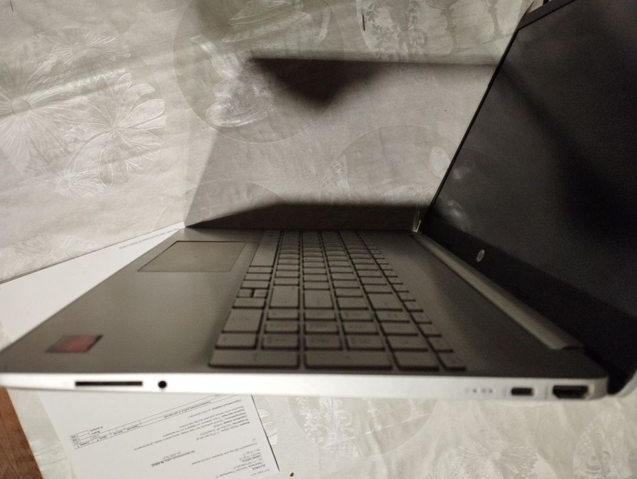 Продам ноутбук на запчасти