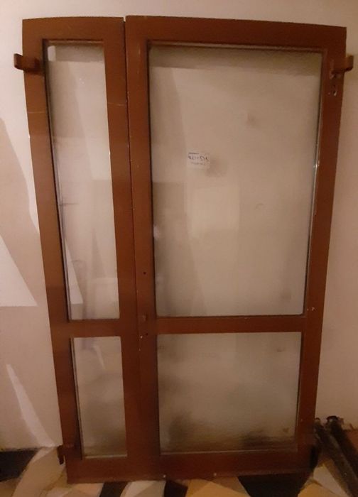 Дверь алюминиевую двухстворчатую