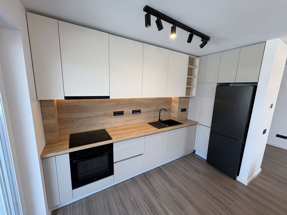 PF inchiriez apartament 3 camere in Elite City