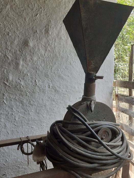 Moară cu fierăstrău