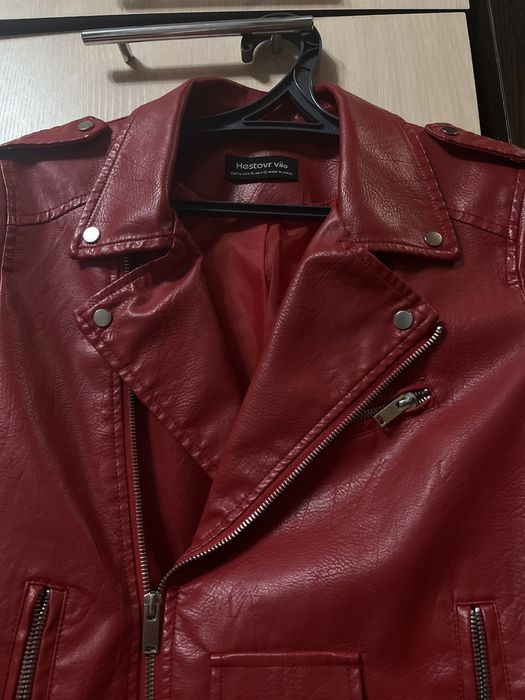 Красная кожанка