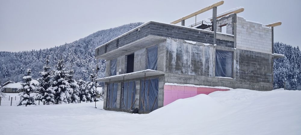 Vând imobil pentru scop comercial