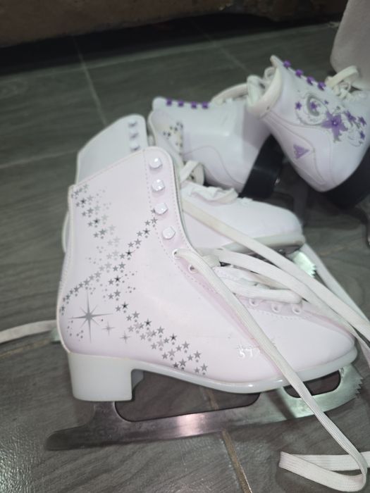 Продам фигурные коньки