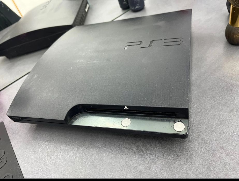 Ps3 cu 4 jocuri Cablu hdmi, cablu alimentare si maneta
