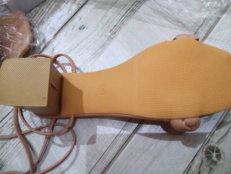 Чисто нови обувки 36 номер.