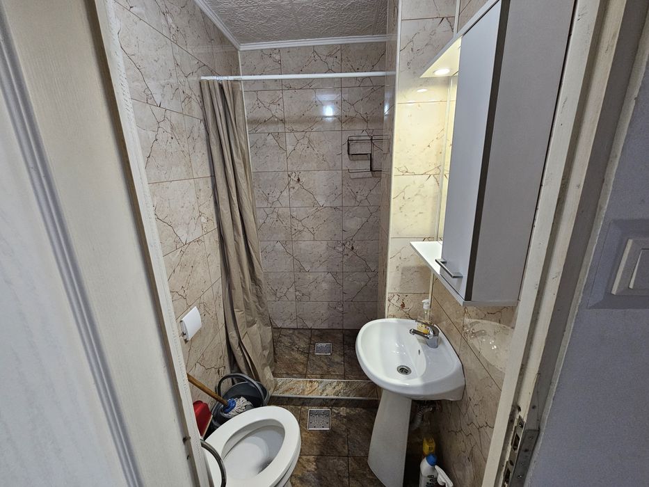 Garsonieră de închiriat - zona  Lipovei
