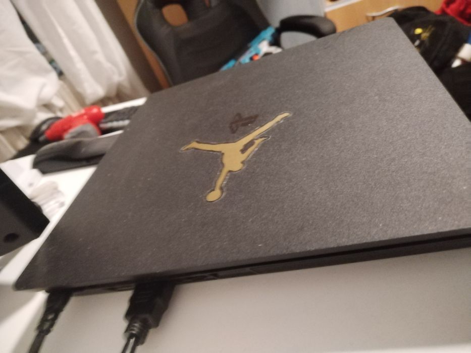 Ps4 slim cu 2 manete si 7 jocuri merge foarte bine