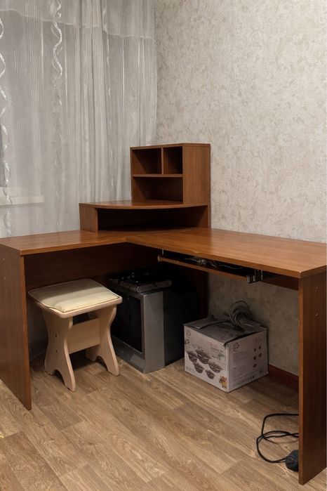 Продается письменный стол