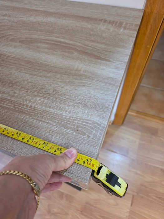 Продавам използвано бюро