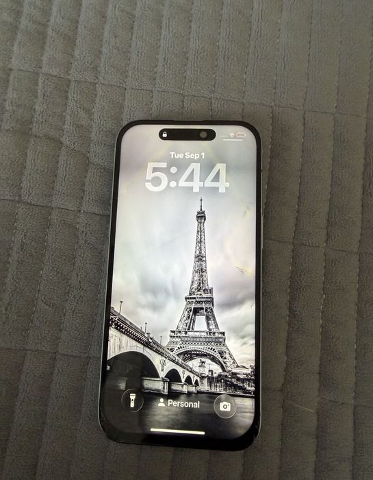 Vand iphone 15 urgent