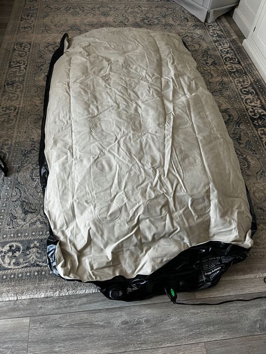 Saltea gonflabila cu pompa integrata
