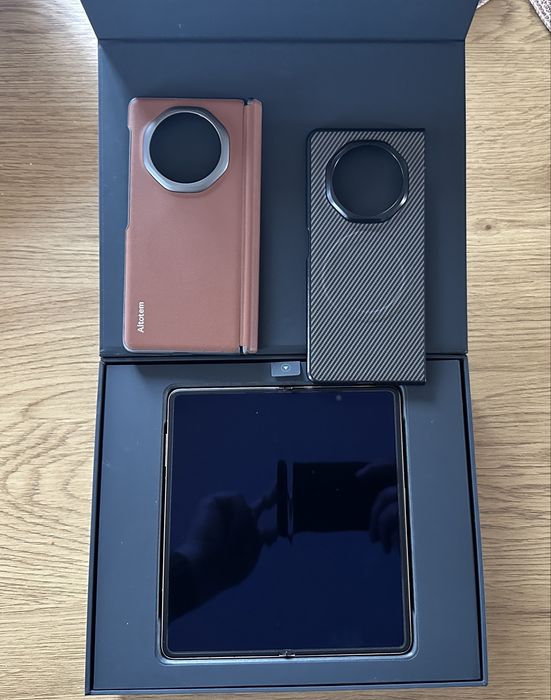 Vand/Schimb Honor Magic V3 reddish brown