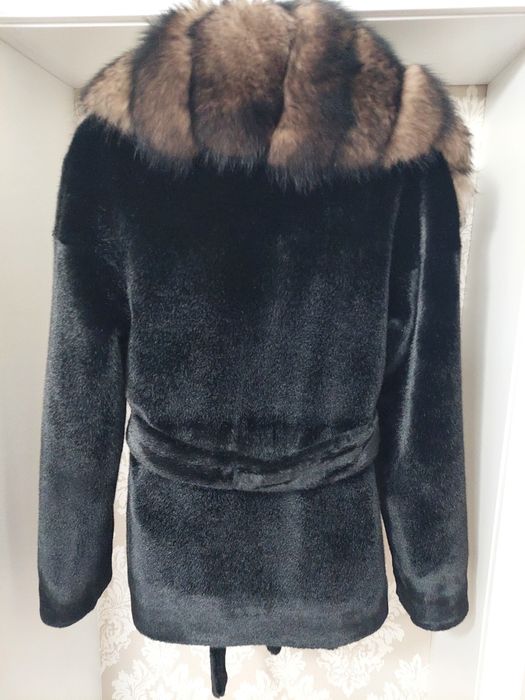 Haina blana Alcantara