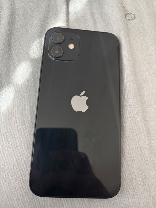 Продавам iPhone 12