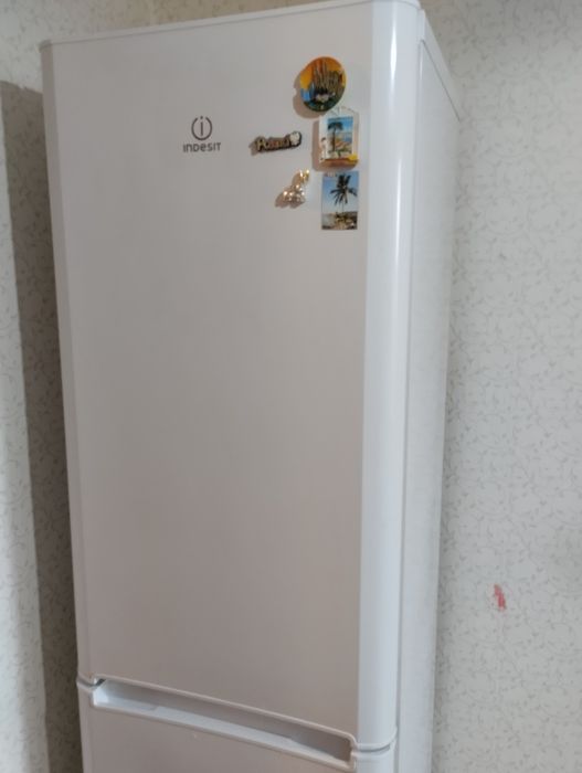 Холодильник Indesit
