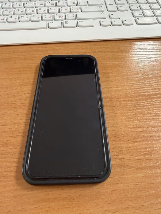 Продам IPhone 12 Pro. Коробка есть.