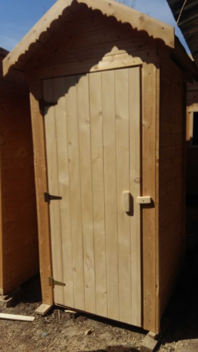 Corpuri din lemn masiv.