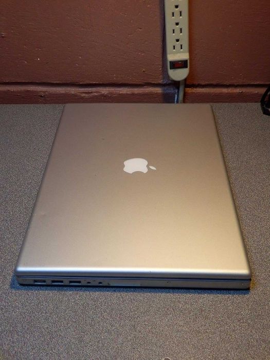 Laptop core2duo Apple Macbook Pro A1261 17 inch - functional