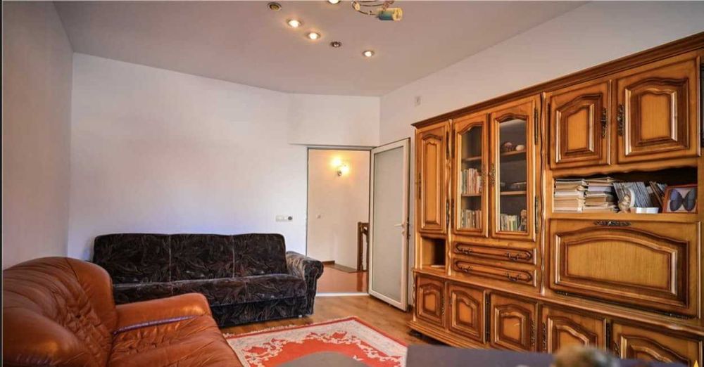 Casa individuala parter si mansarda - cartierul Florilor