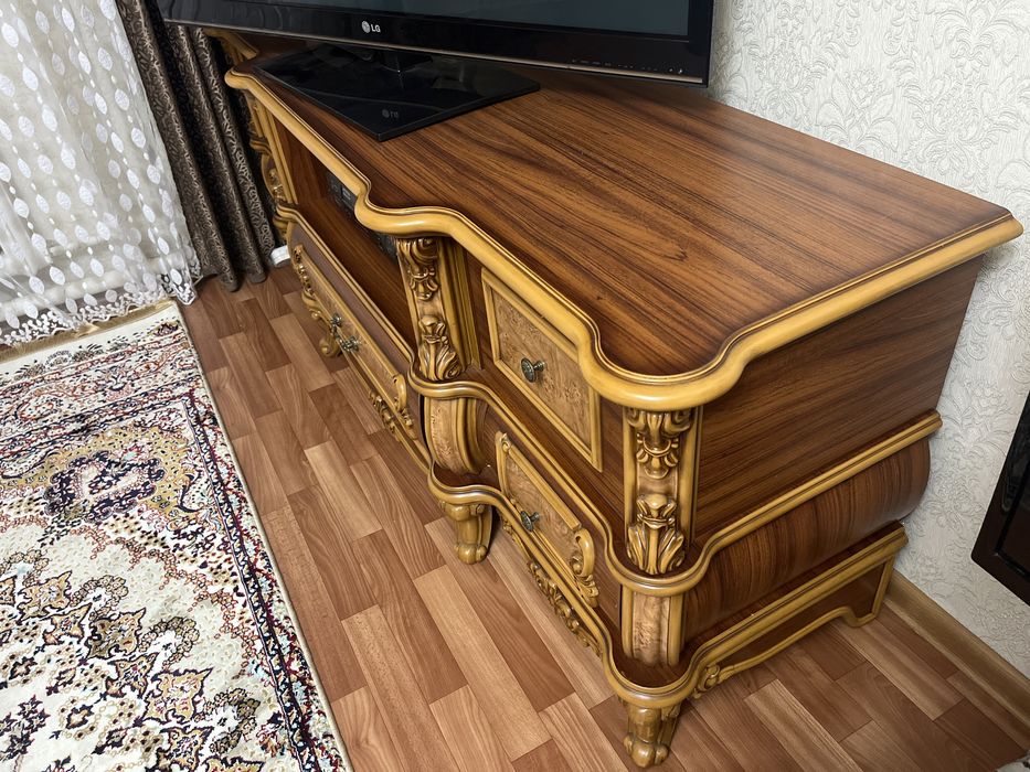 Продам тумбу под телевизор