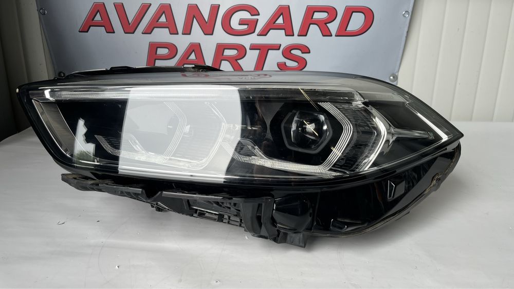 2 броя десен и 2 броя ляв фар BMW 1 F40 2020-