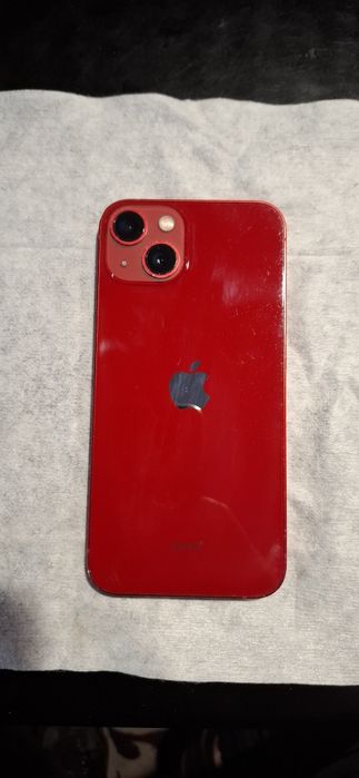 Продавам Iphone 13 red