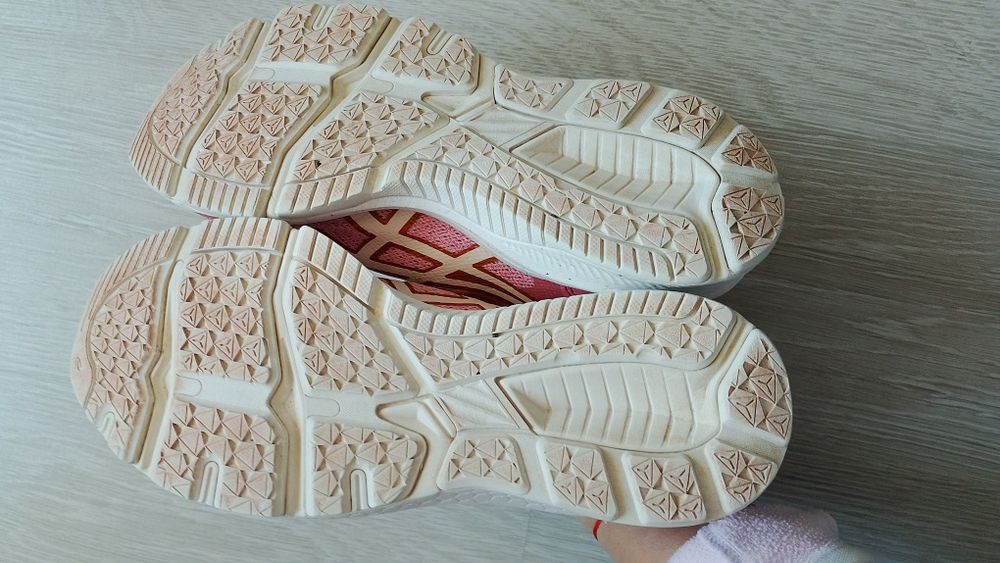 Asics mărimea 38