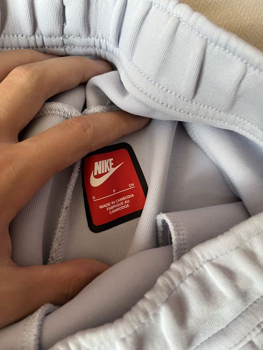 pantaloni nike tech