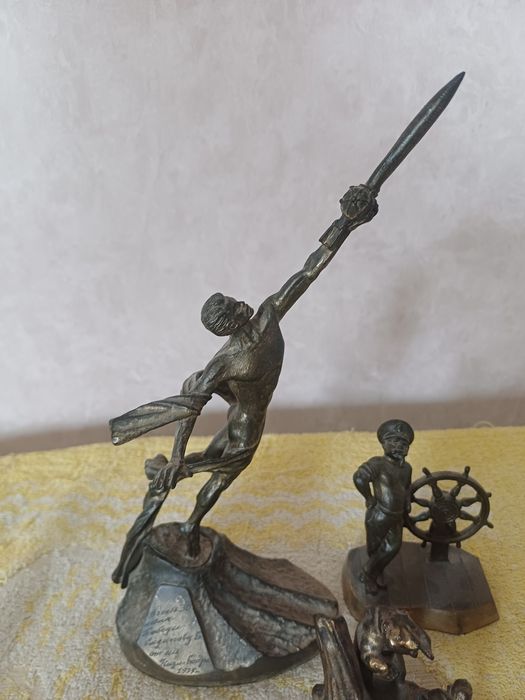 Продам статуэтки.