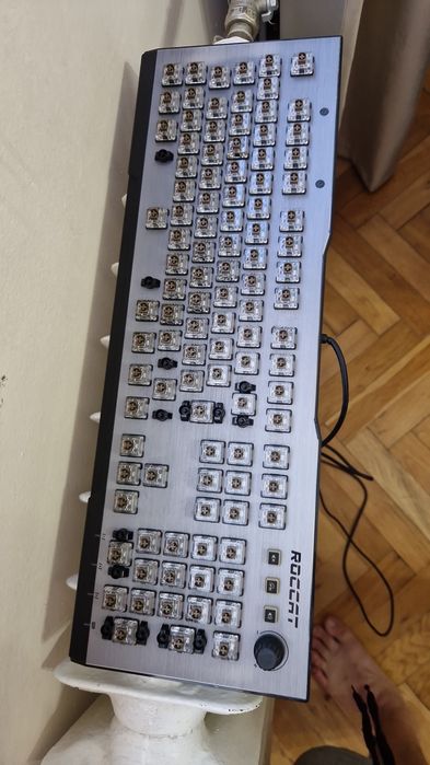Roccat Vulcan 120 AIMO tastatură mecanică Premium RGB cu switch-uri Titan