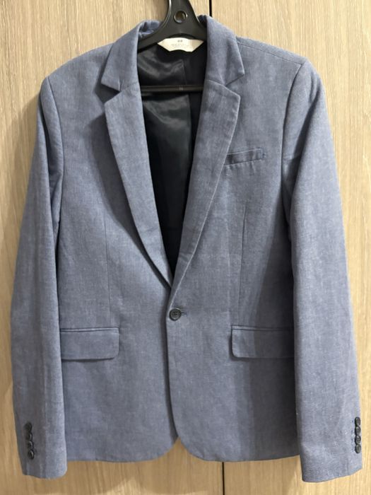 Школьная форма на мальчика, брюки, пиджаки, рубашки.