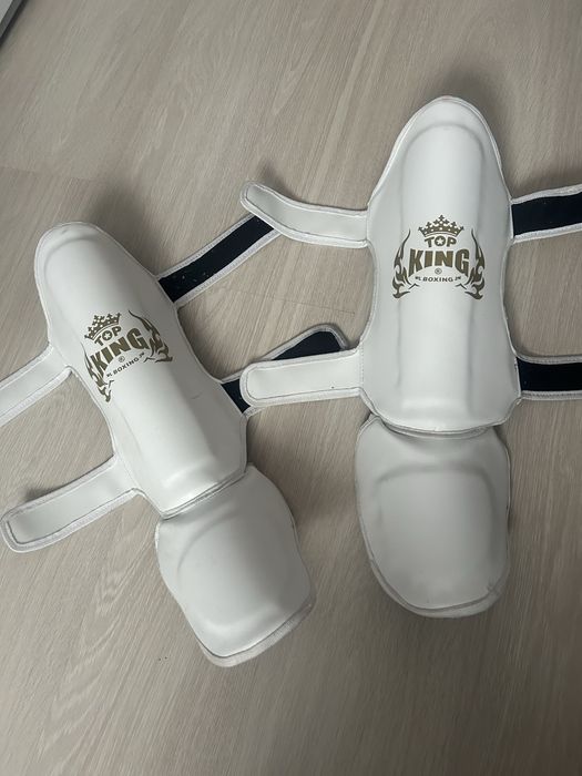 Tibiere Top King (marimea M) +Manusi ultra usoare Knokout (S/M)