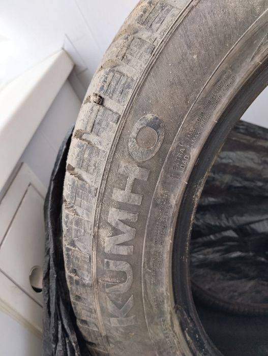 Продам резину шипованую  Kumho  Корея