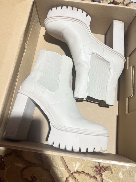 Продаются Сапоги Бершка 38 размер, купили в аты баты