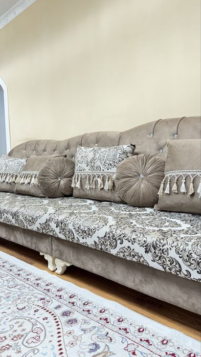 Диван с подушками. Есть торг