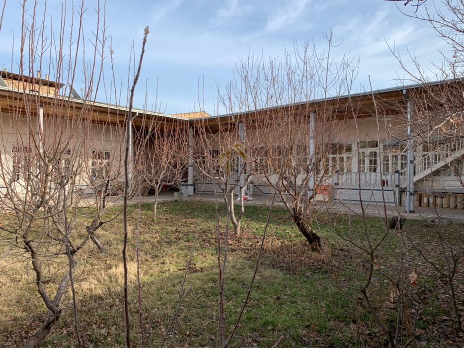 уй сотилади изза темир бозорга якин жойда