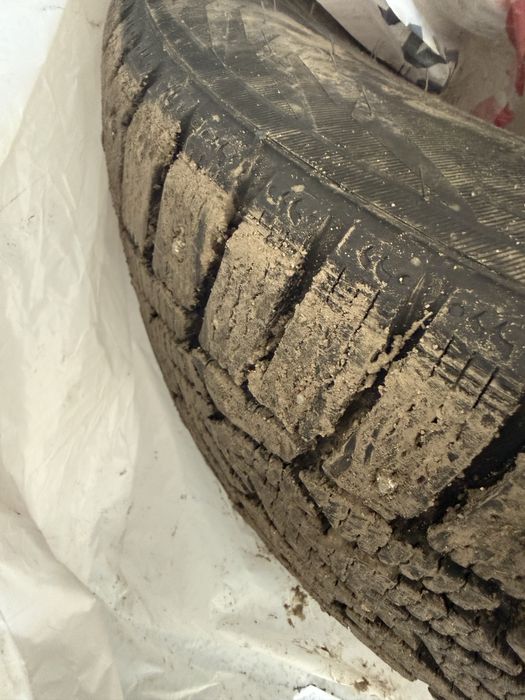 Зимние шины 215/60R16