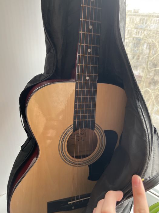 Гитара вместе с чехлом