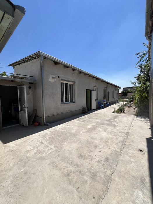 Qibrayda srochna hovli sotiladi