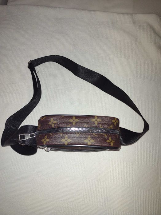 Borseta Louis Vuitton maro gri negru si Lacoste negru unisex
