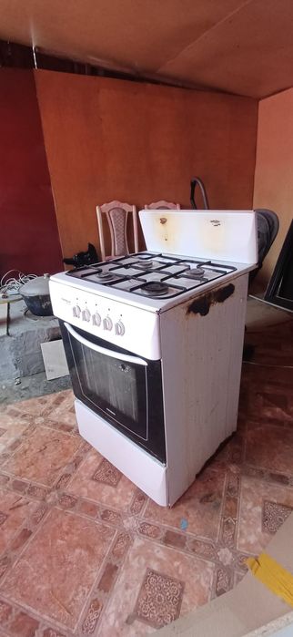 Продам газовую плиту