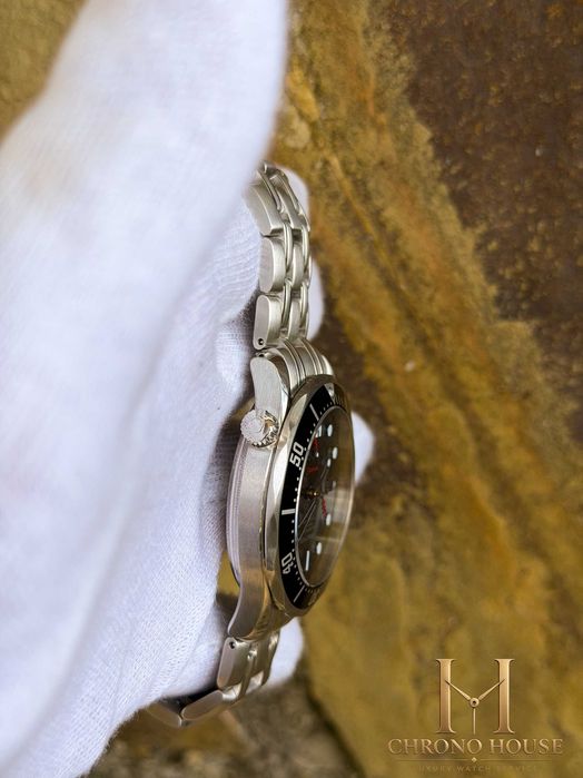 OMEGA Seamaster Diver 300M – 007 Edition