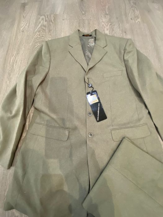 Продам классический костюм