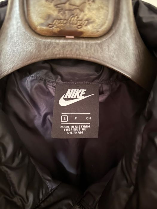 Продам мужскую куртку Nike