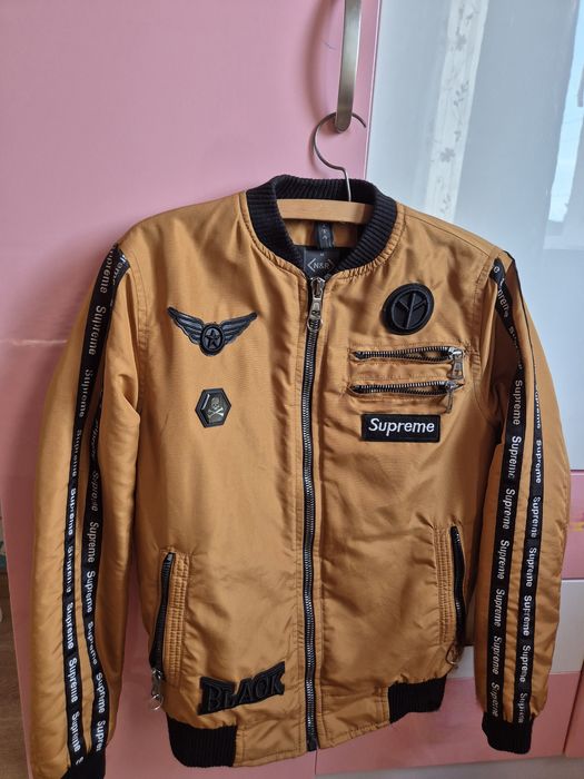 Geaca bomber Supreme inspired de primăvară