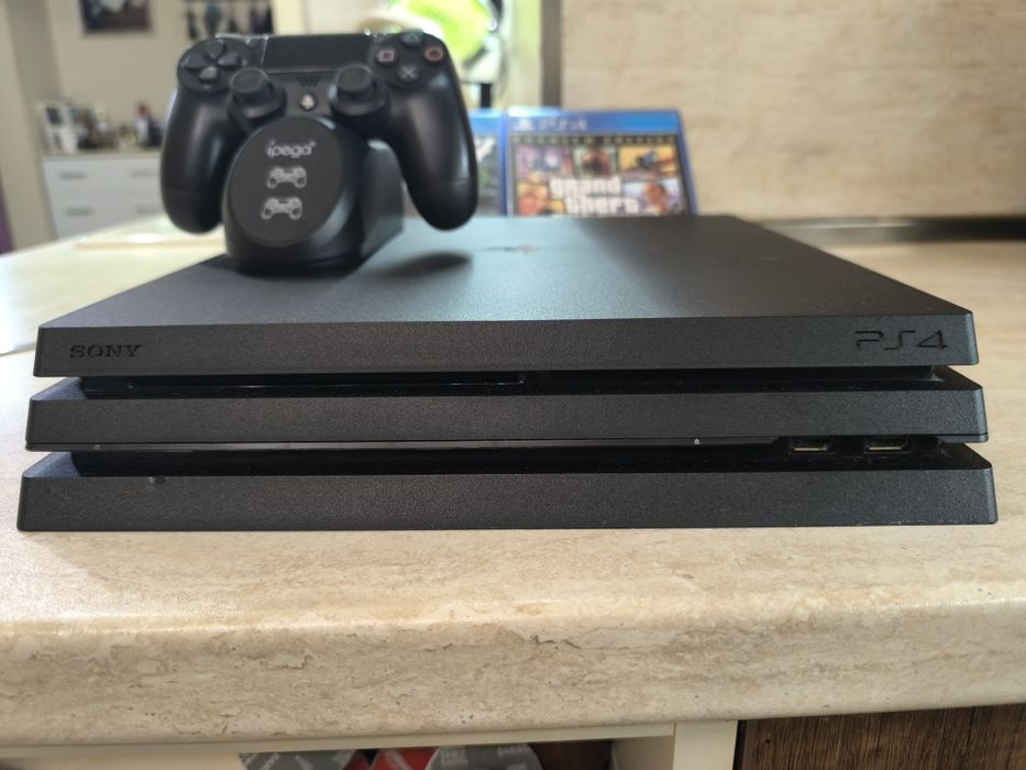 Плейстейшън 4 Pro
Използван
С HDMI и Power кабел
С Джойстик и кабел за