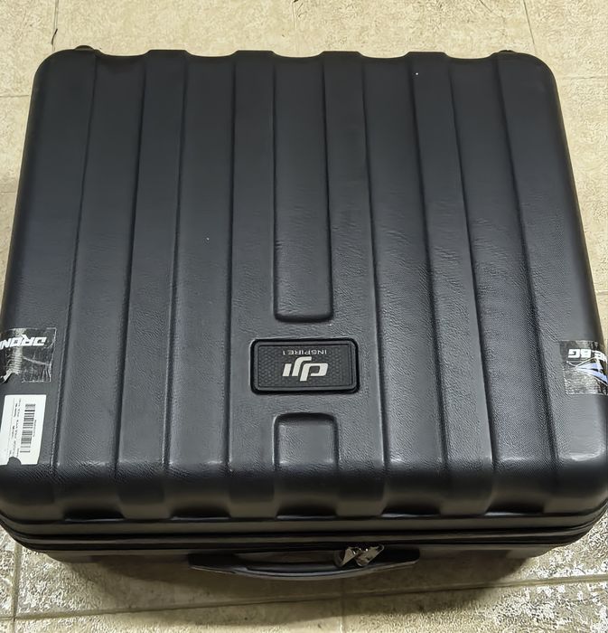 Продавам дрон Inspire 1,със две зарядни, батериите са малко ползвани.