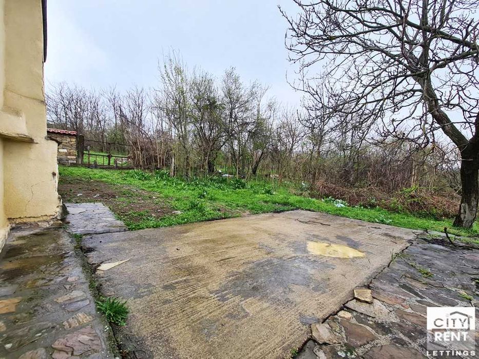 130037 Къща с три спални, двор и прекрасна гледка под наем, в с. Родина